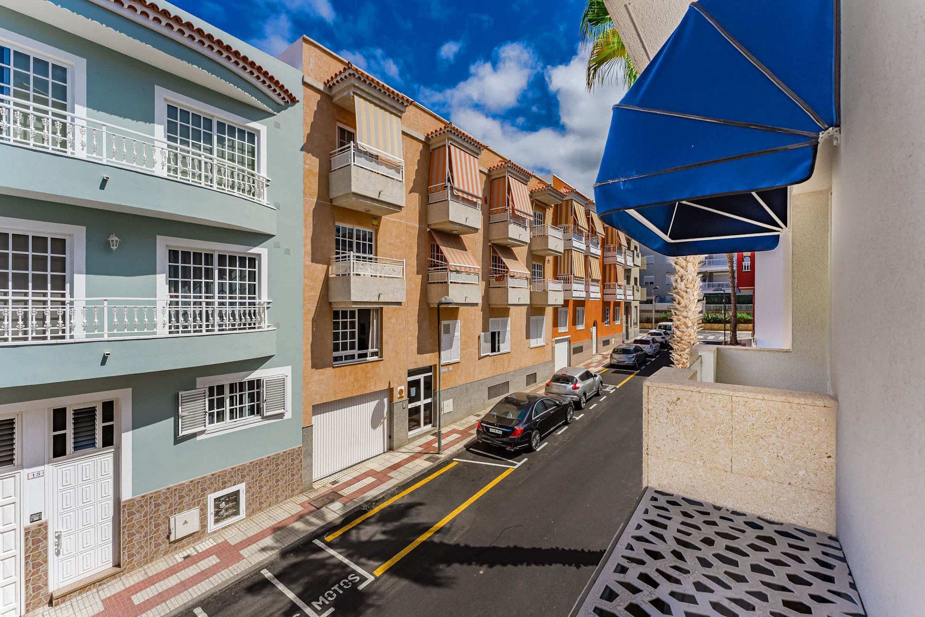 Sunlit Slimline Balcony with Ocean Glimpse – Step Outside to the Rhythms of San Juan
