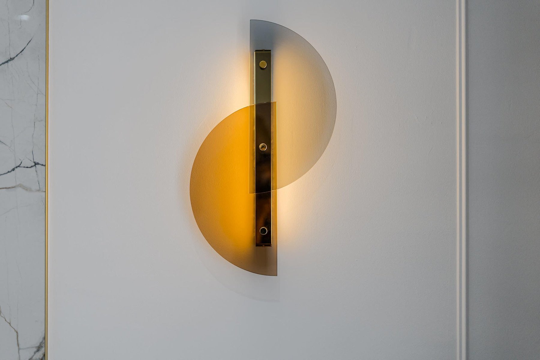 Modern Wall Sconce in Amber Tones – Sculptural Accent Lighting