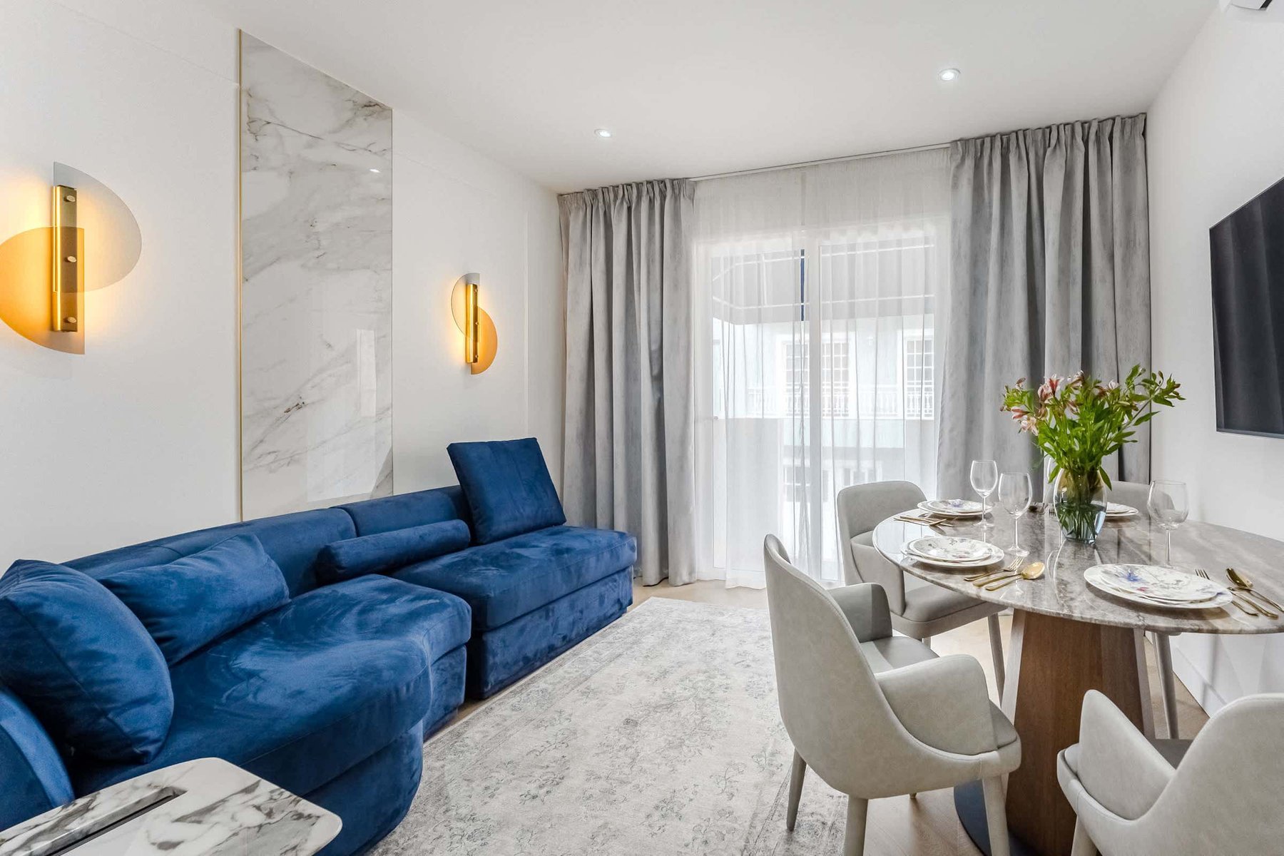 Elegant open-plan Living Room with Modern Velvet Sofa, Soft Lighting & Smart TV – ideal for Stylish Evenings in Playa San Juan