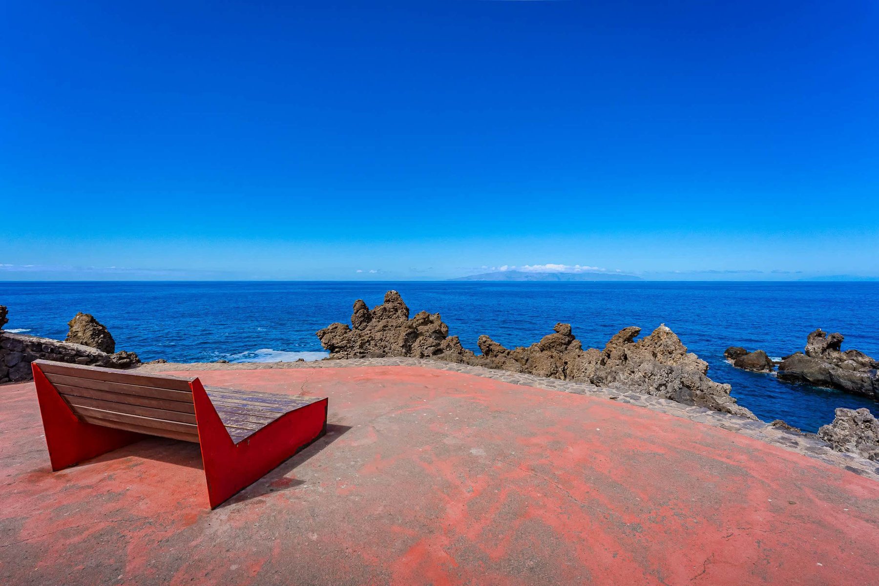 Dramatic Cliff Ocean Viewpoint in Playa San Juan – Tranquil Coastal Escape