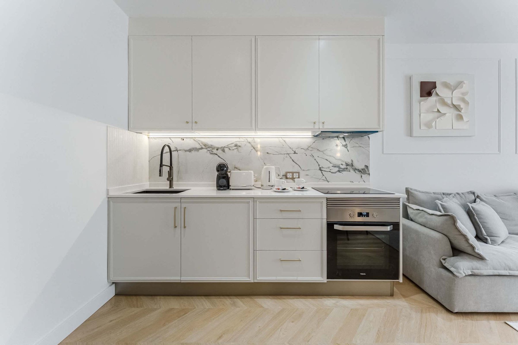 Sleek Gourmet Kitchen – Create with Ease Among Marble Surfaces, High-End Appliances and Thoughtful Details