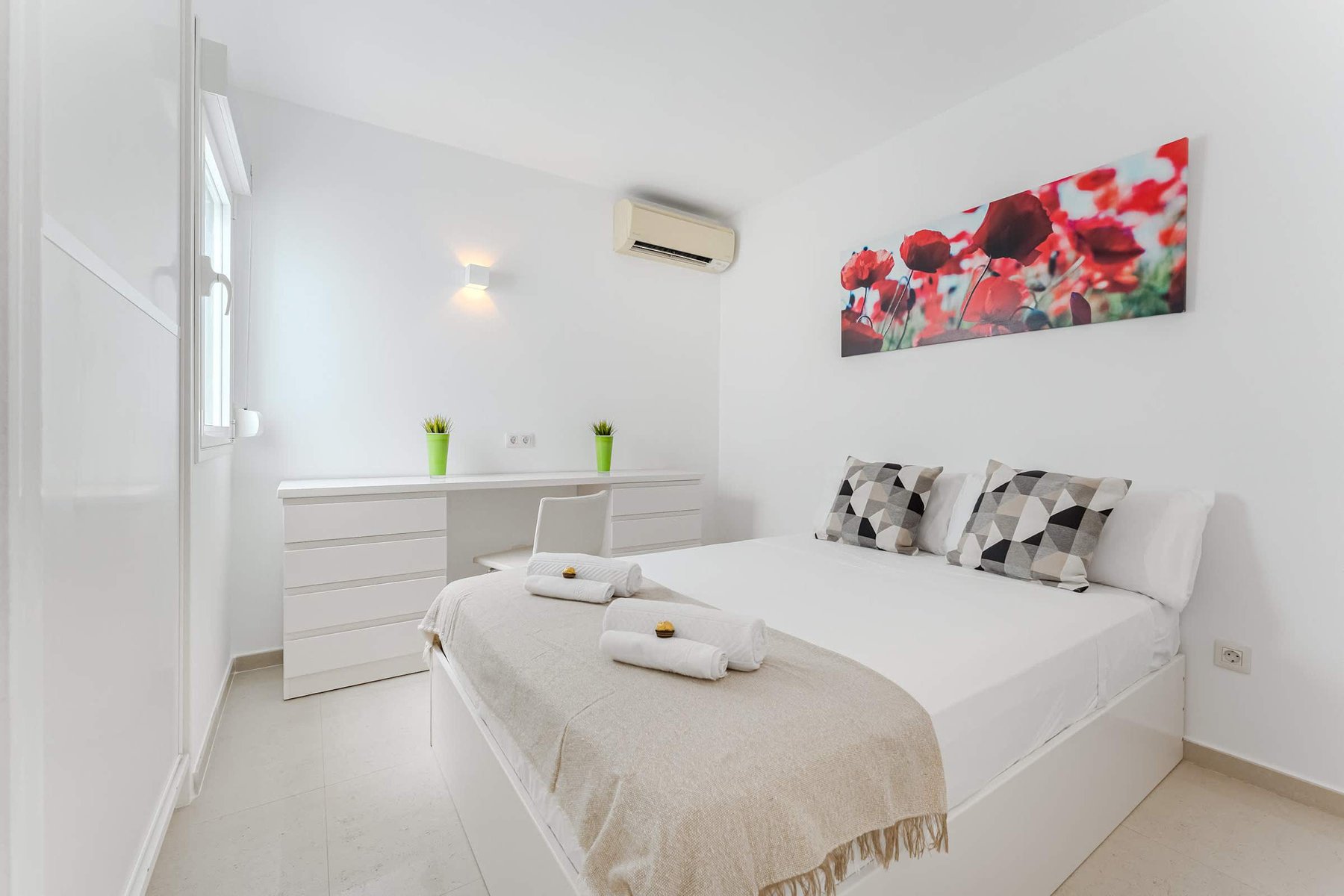 Cheerful Third Bedroom with Desk, Pops of Color and Day Light – Ideal for Work or Rest in Comfort