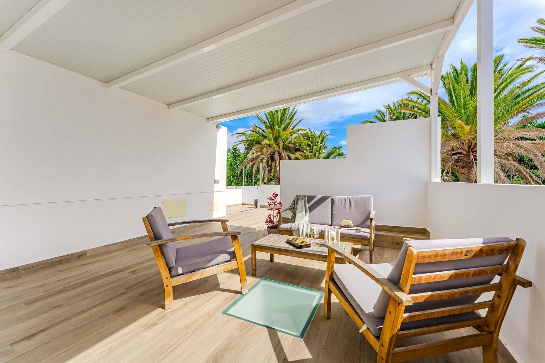 Stylish Rooftop Lounge with Plush Seating and Tropical Vibes – A Tranquil Spot to Sip, Chat, or Simply Soak in the Breeze