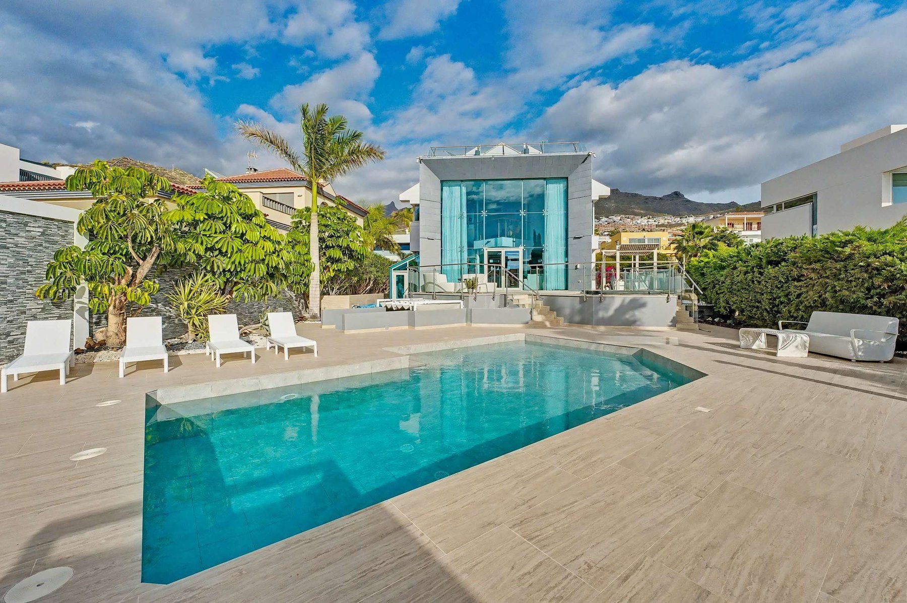 Designer Poolside Oasis with Private Loungers and Daybed - Soak Up the Sun in Style Surrounded by Palms and Mountain Views