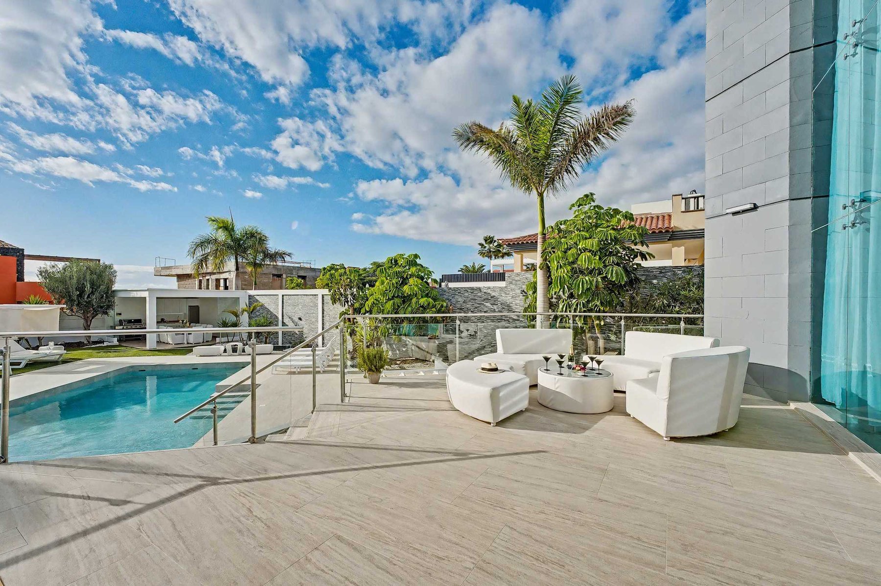 Chic Alfresco Lounge – Perfect for Sunset Aperitifs