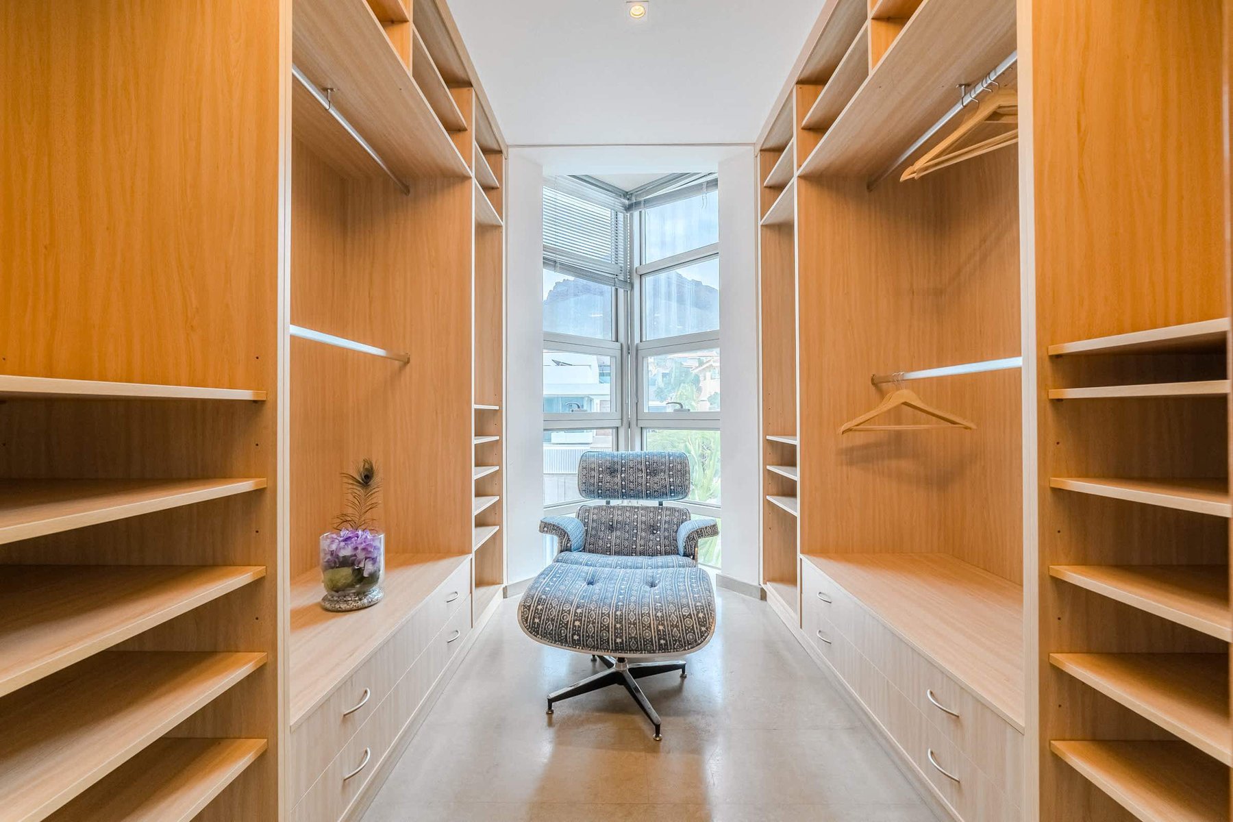 Spacious Walk-In Closet - Organize in Style with Ample Storage and Seating