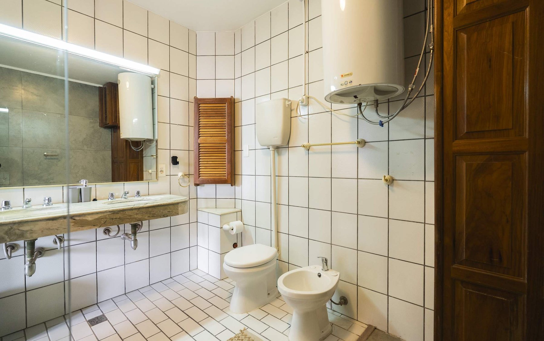 Bathroom with Toilet and Bidet
