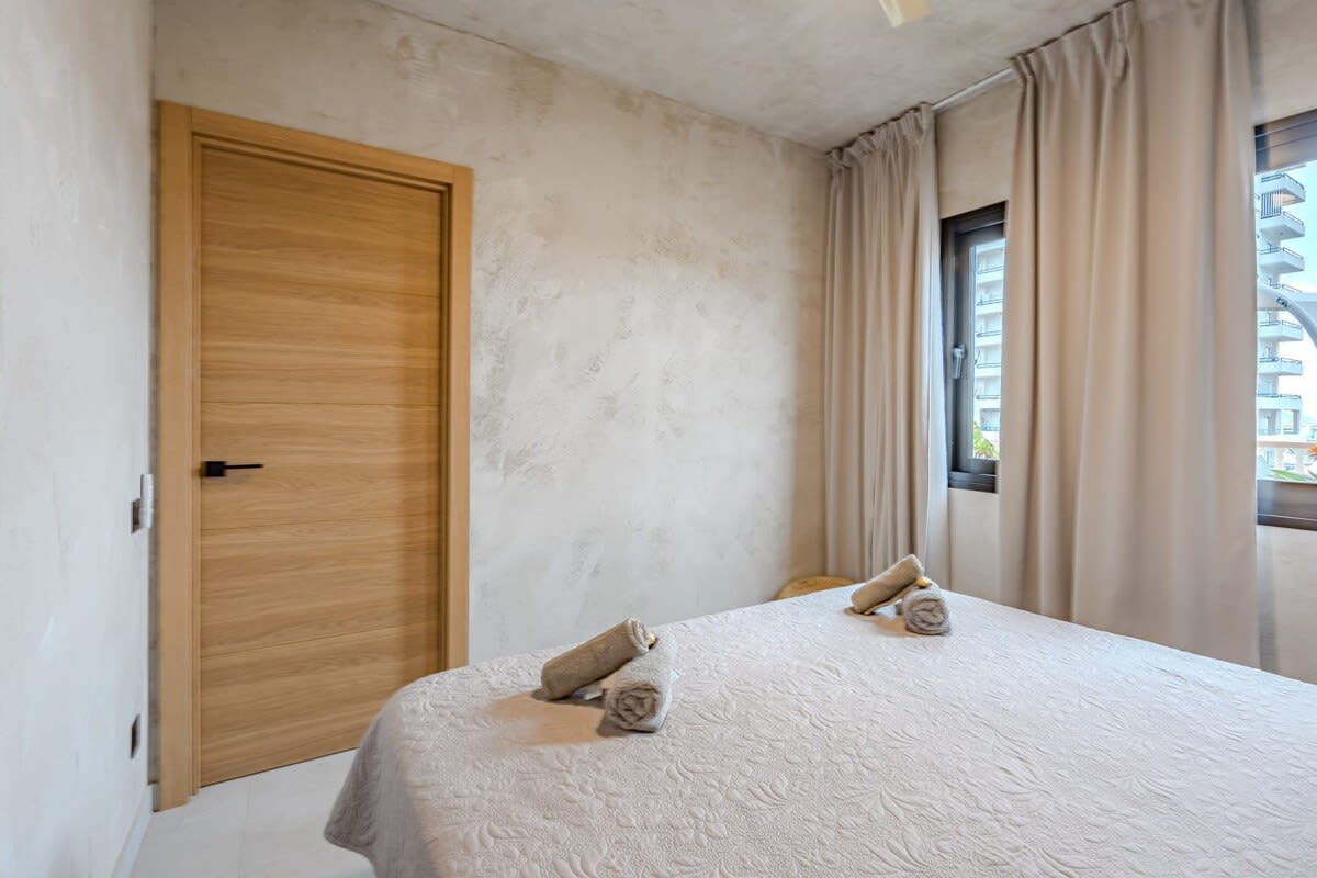 Master Bedroom with Queen-Bed, Views, Sonos Sound System