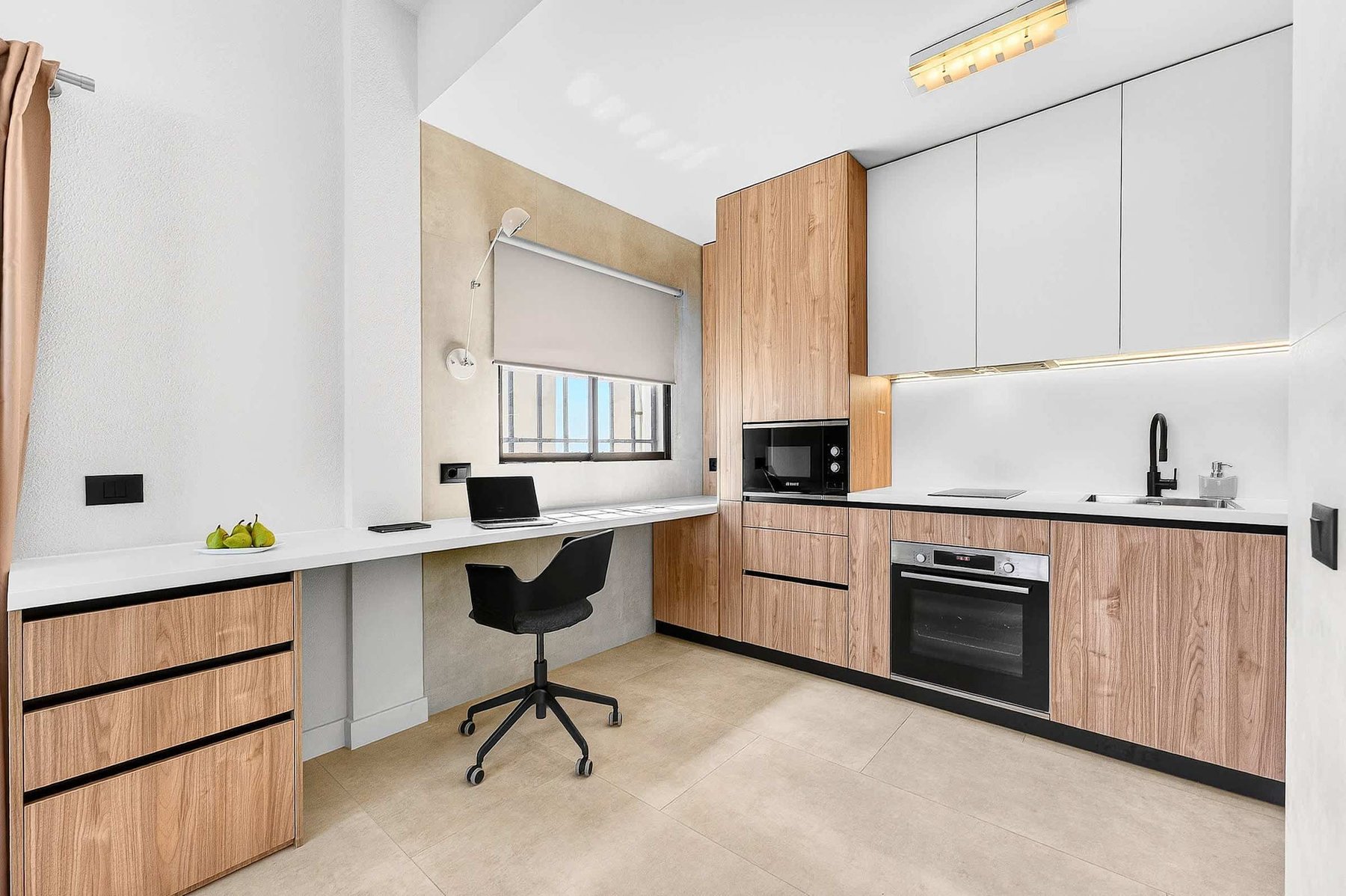 Dedicated Working Space with Ocean Views, Stable High-Speed WiFi and all Conveniences