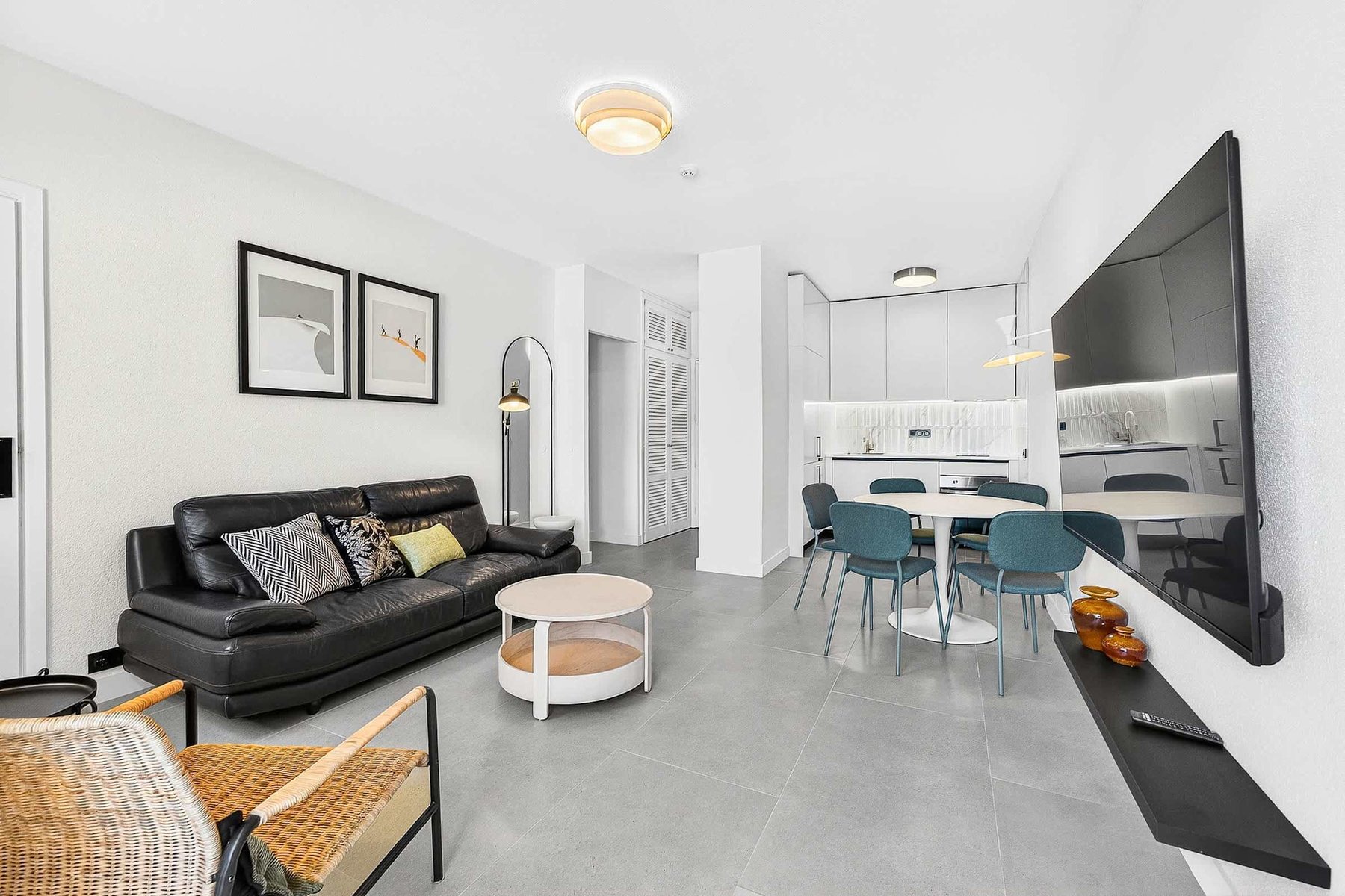 Modern Open-Concept Living Room with Smart TV, Dining Area & Fully Equipped Kitchen