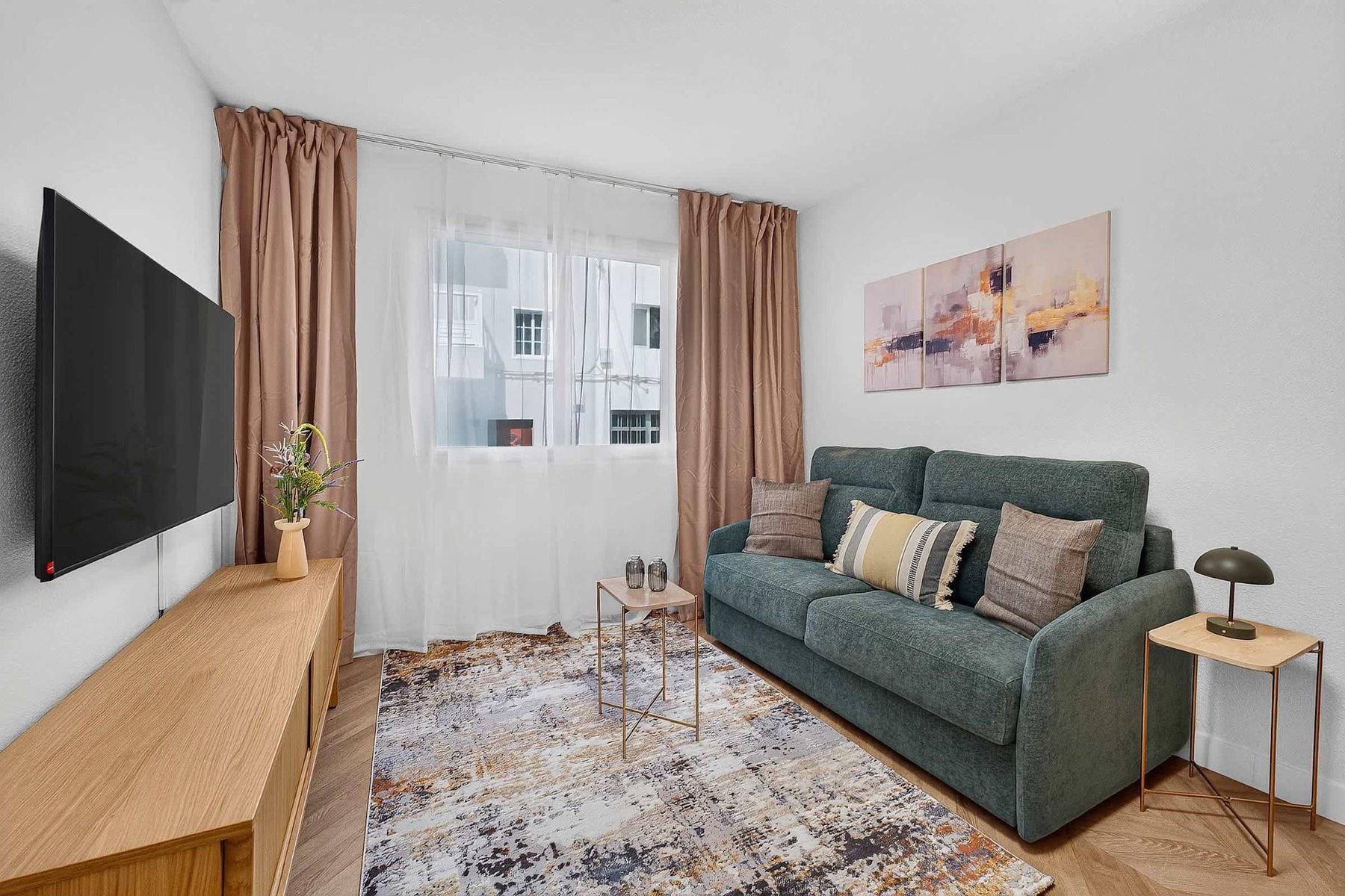 Contemporary Lounge Area Perfect for Relaxation and Entertainment