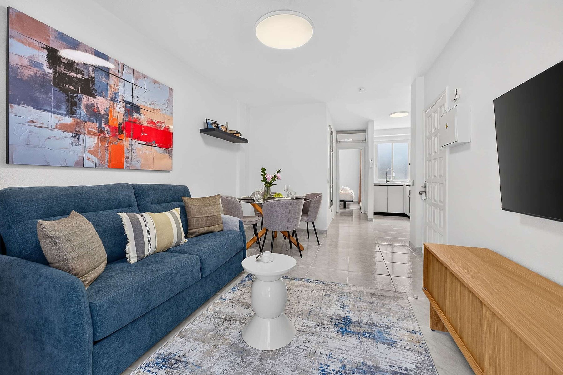 Contemporary Lounge Area Perfect for Relaxation and Entertainment