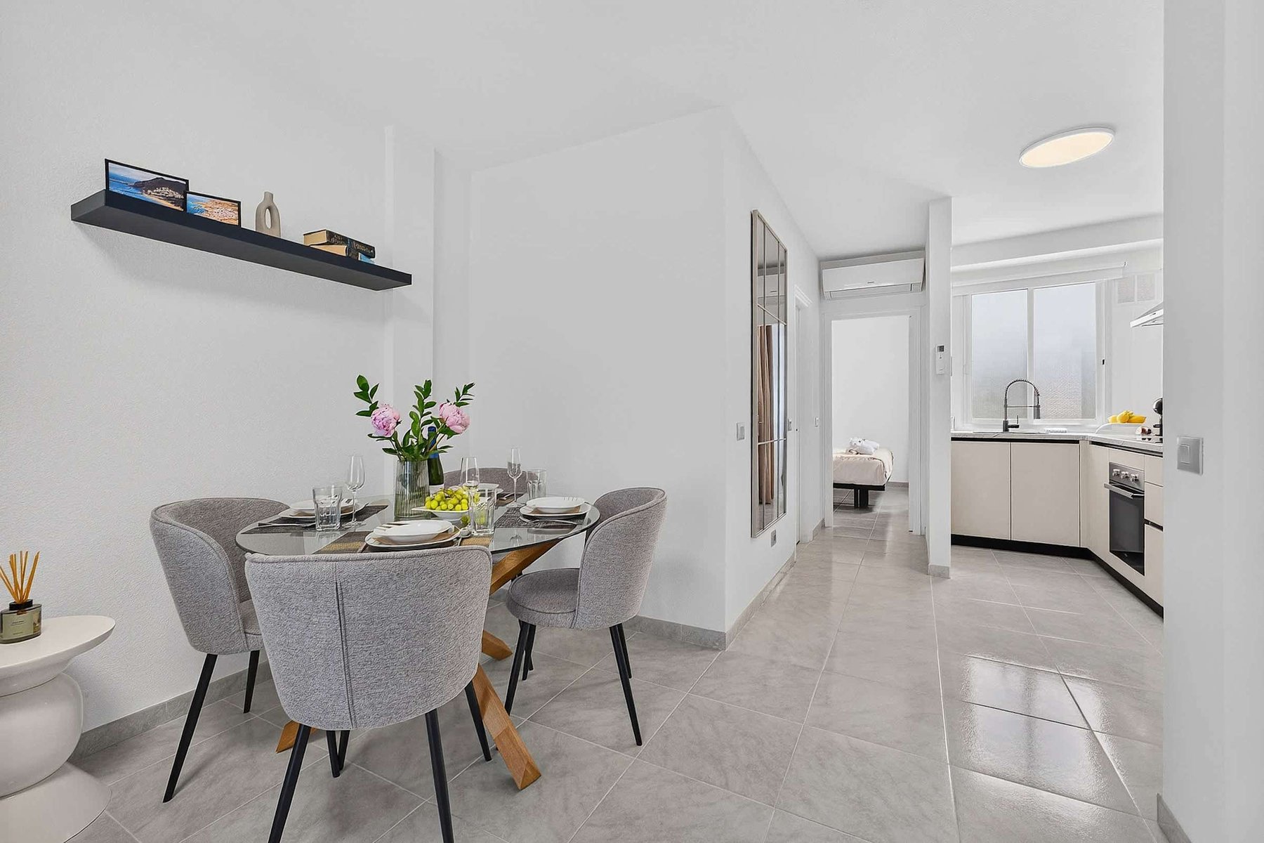 Stylish Dining Corner with Warm Natural Textures and Soft Tones