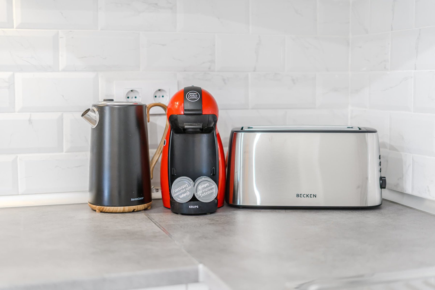 Fully Equipped Kitchen with Coffee Machine, Kettle and Toaster