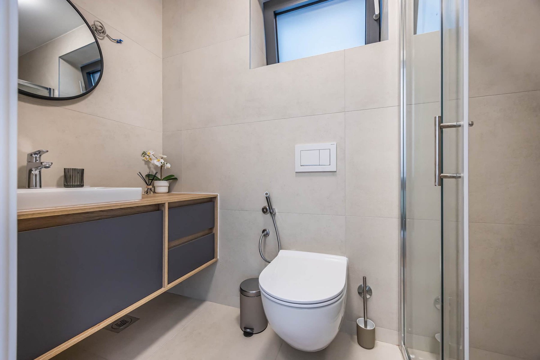 En-Suite Bathroom with Walk-In Shower & WC
