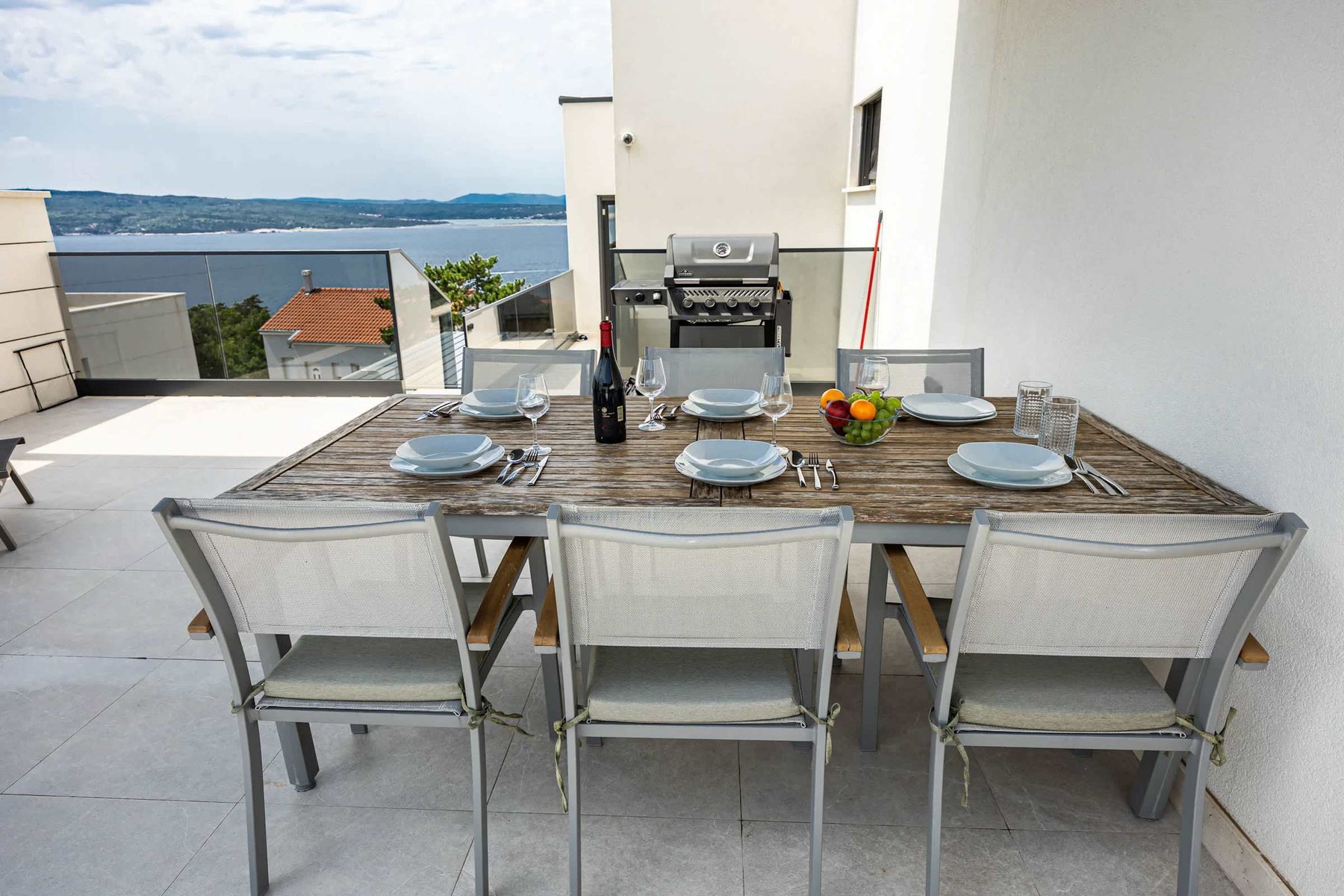 Alfresco Dining for Six with BBQ & Sea View