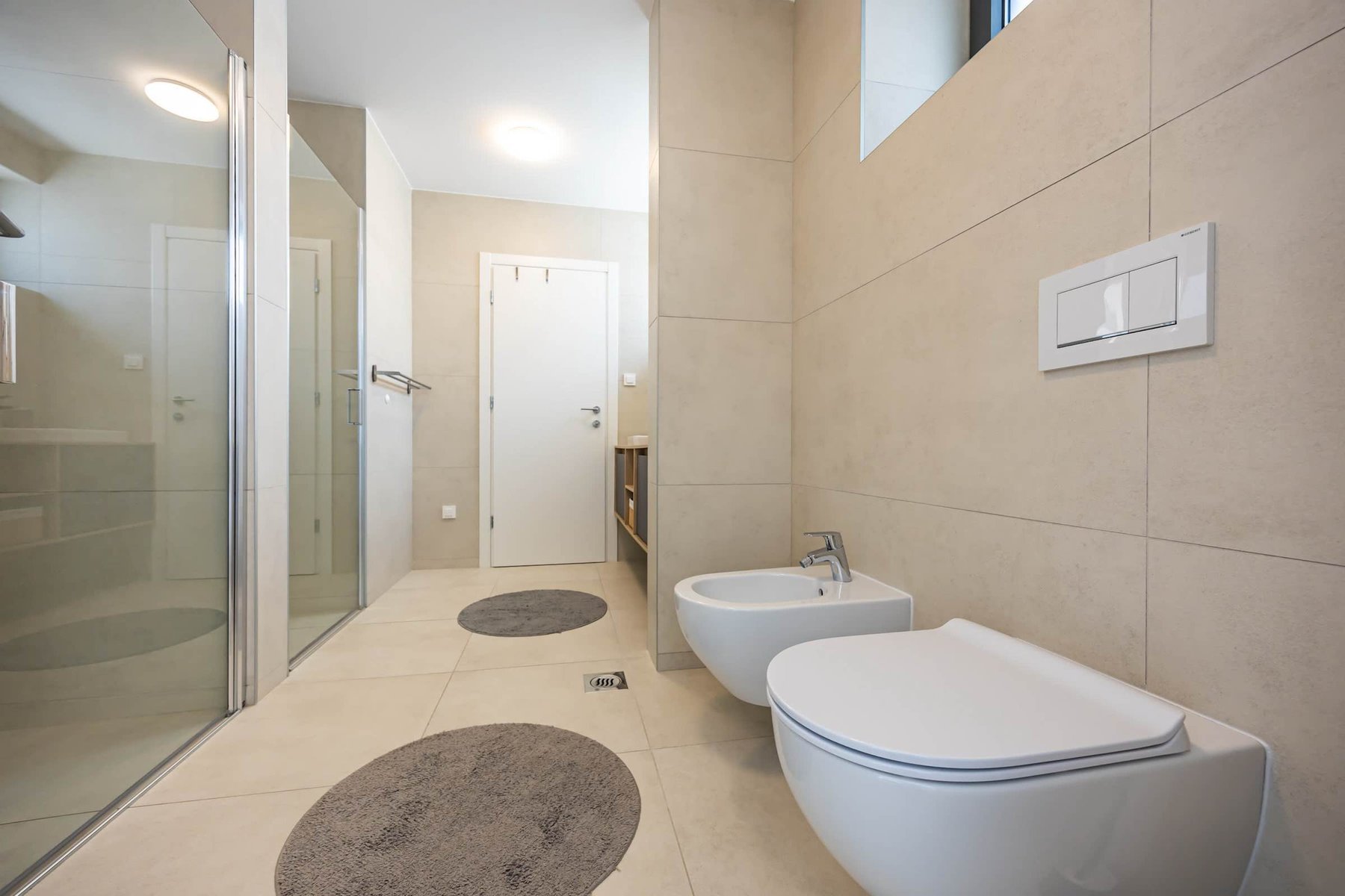 Upper Bathroom with WC & Bidet
