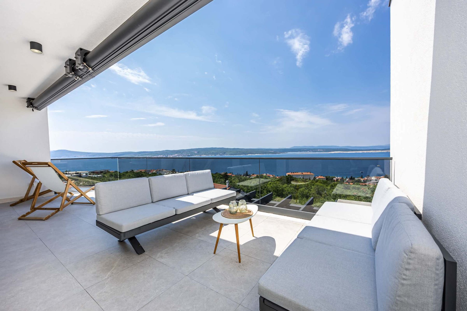 Upper terrace: sofa and panoramic view