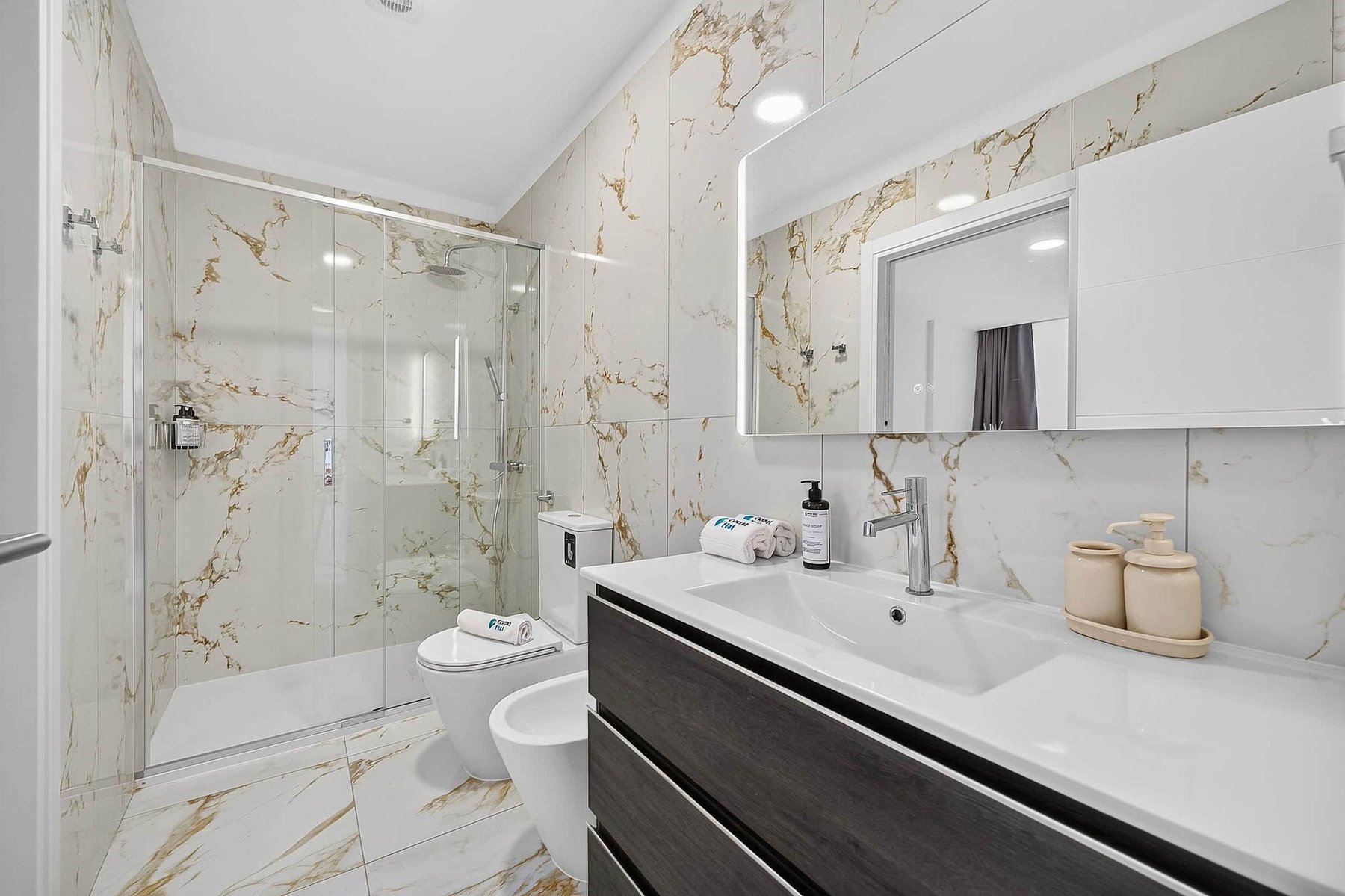 Bathroom with Rain Shower & Bidet