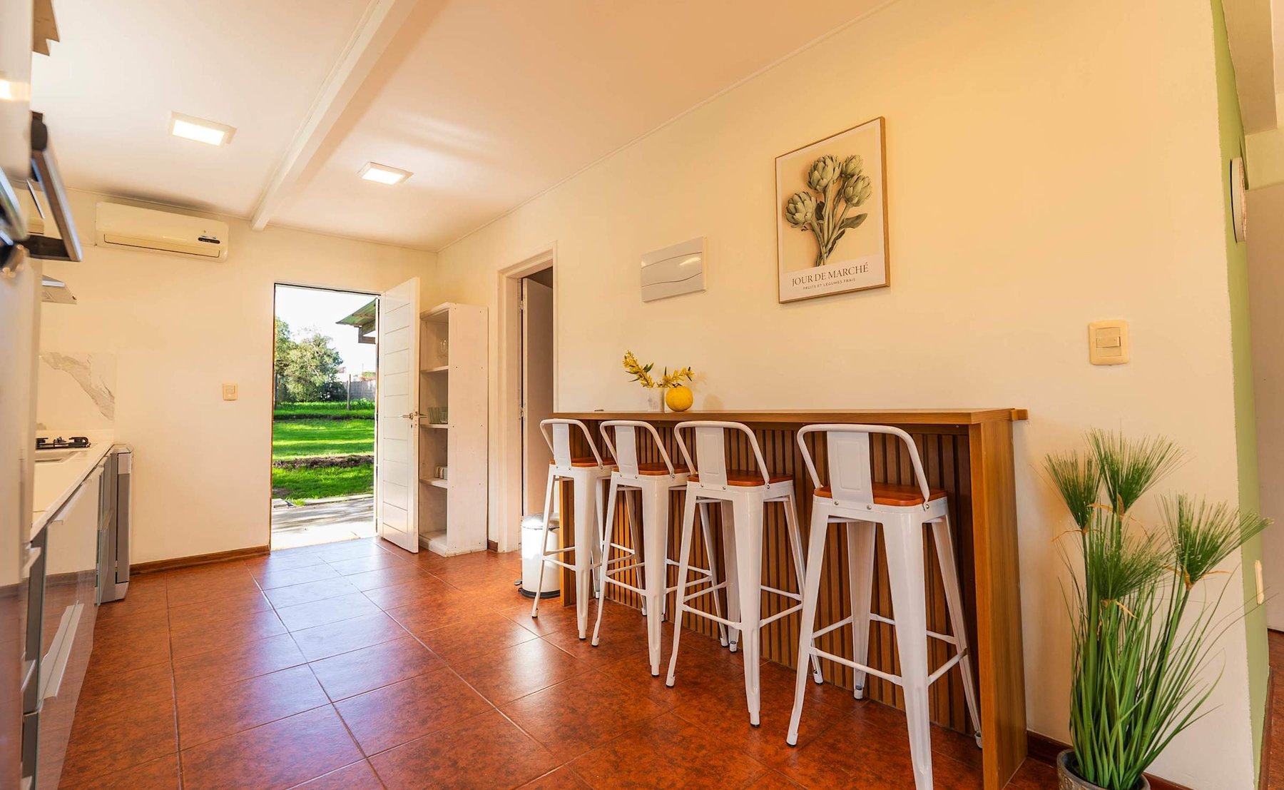 Breakfast Bar with Stools