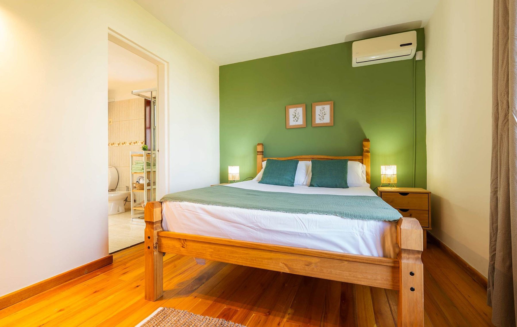 Bedroom 2 - Queen Bed
