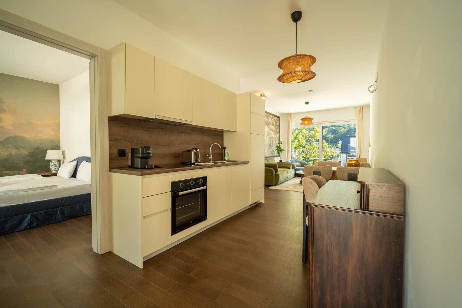 Fully equipped kitchen with oven