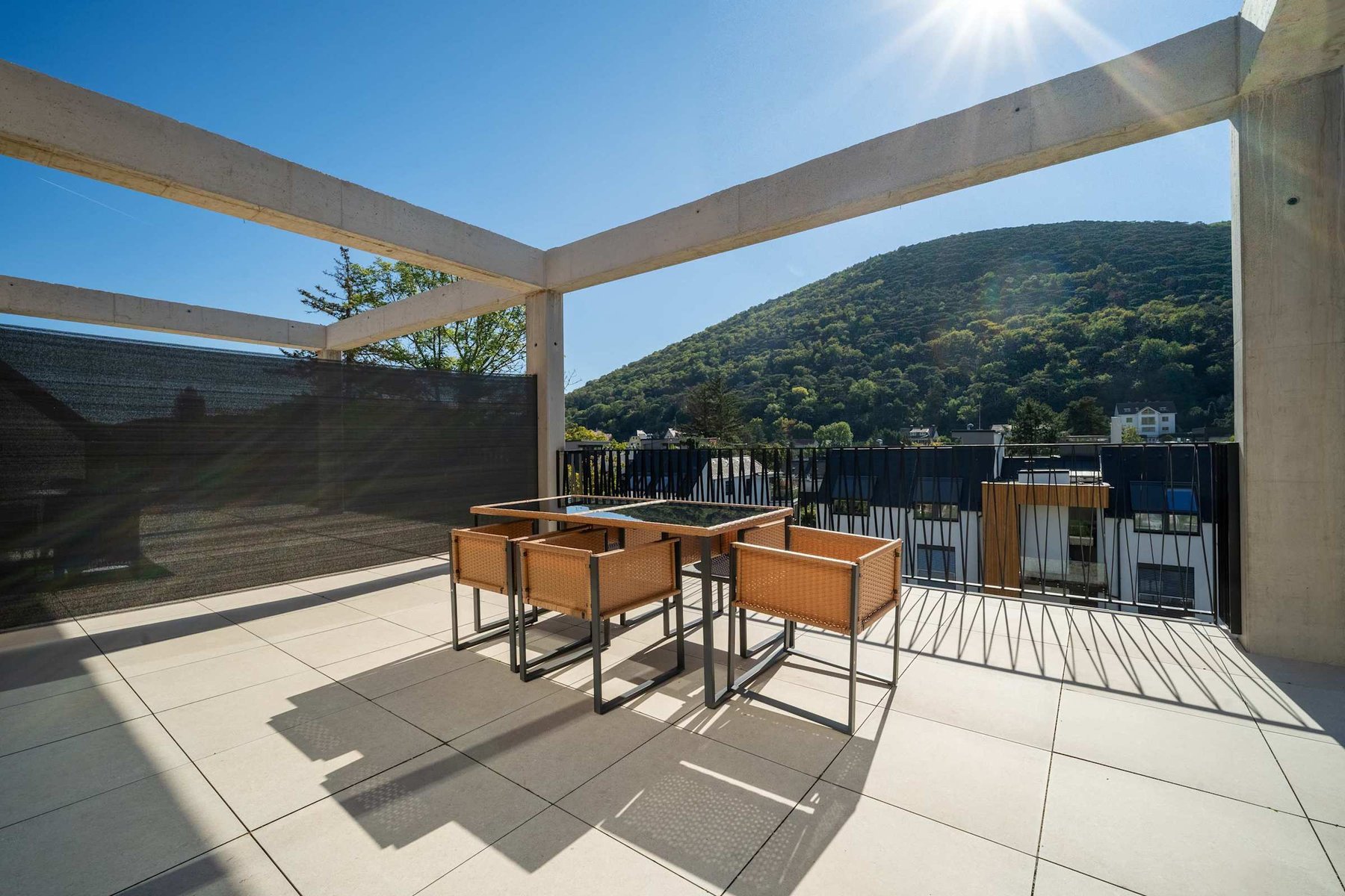 Outdoor dining on the terrace